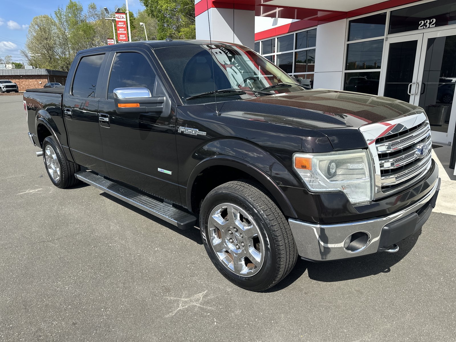 Used 2014 Ford F150 Lariat w/ Equipment Group 502A Luxury AWD/4WD image 2