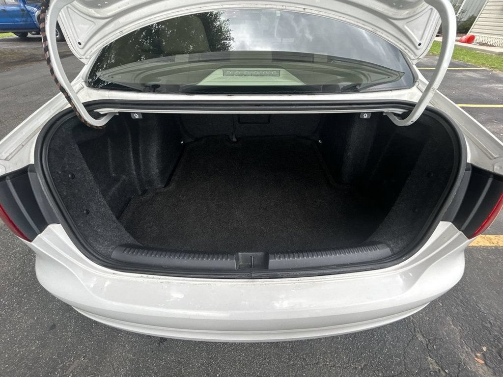 Used 2011 Volkswagen Jetta SE FWD image 21
