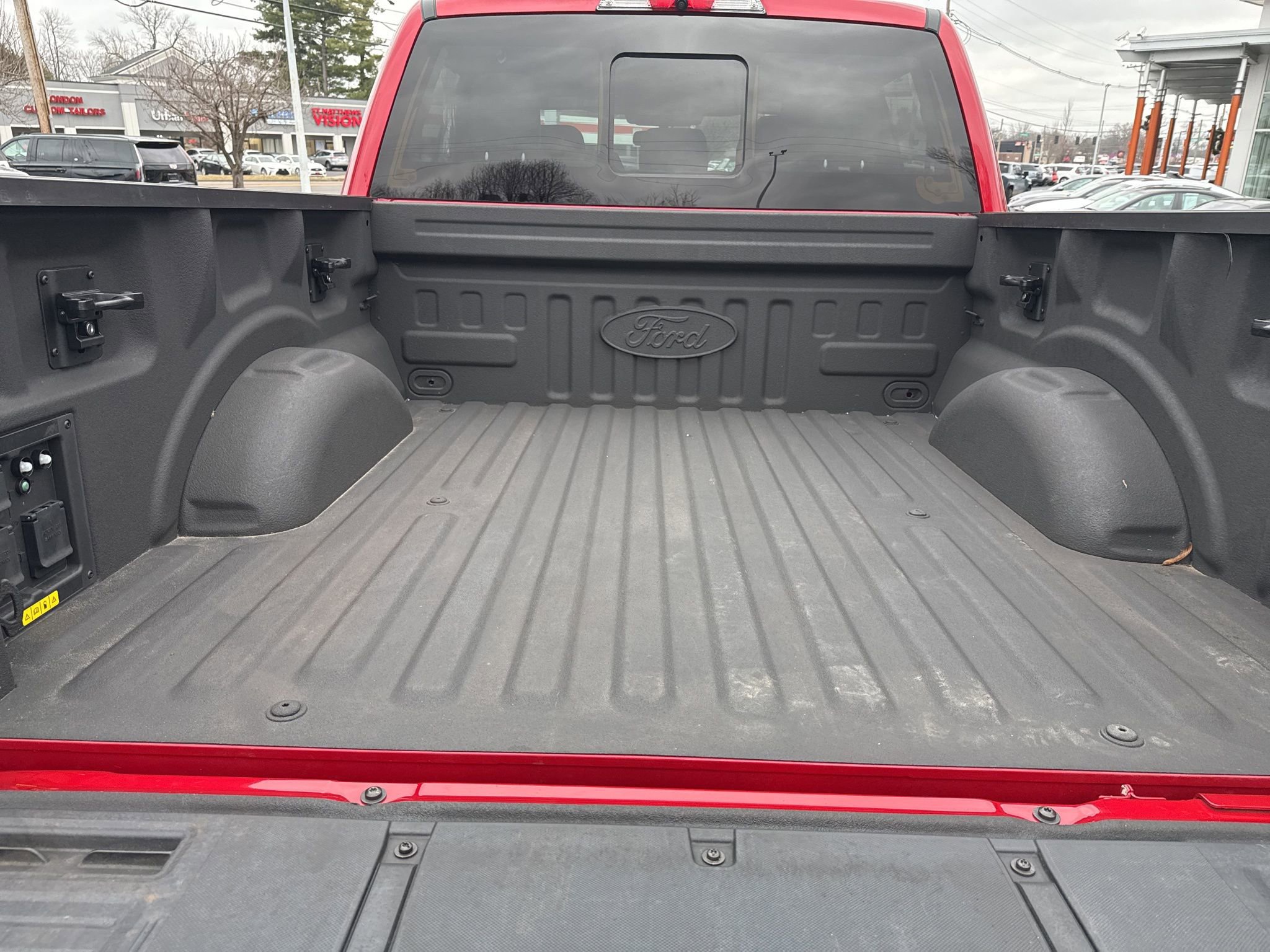 Used 2023 Ford F150 Lightning Lariat image 27