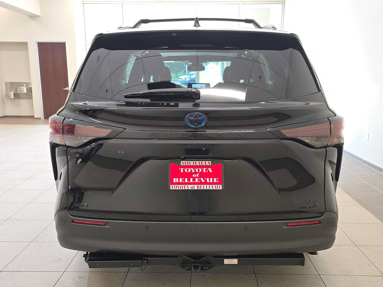 Certified 2024 Toyota Sienna XLE Woodland Edition AWD/4WD image 5