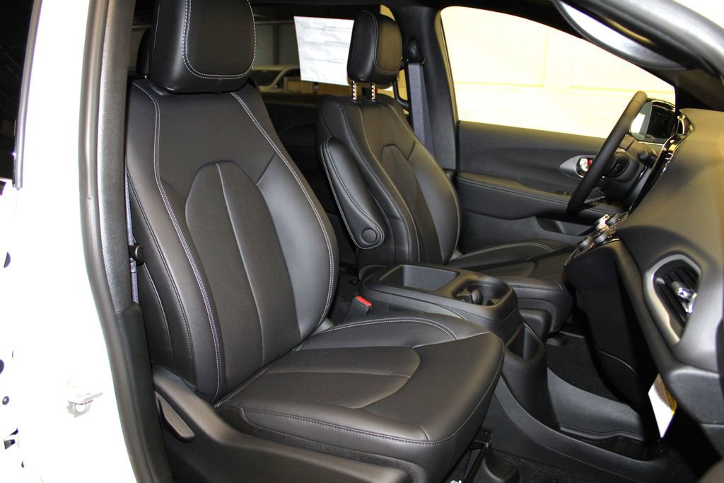 New 2026 Chrysler Voyager LX image 29