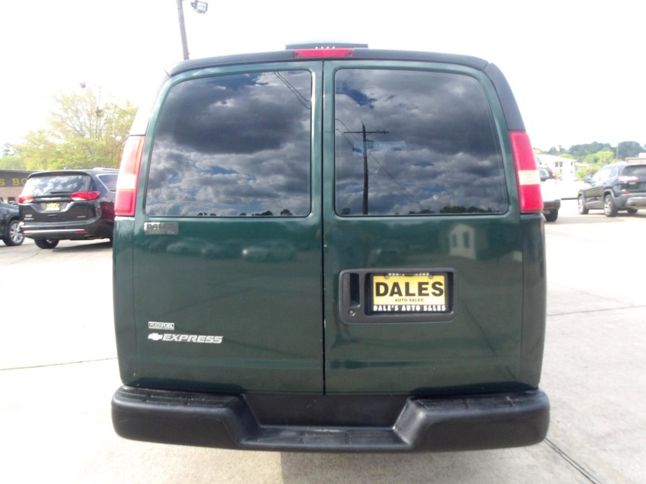 Used 2007 Chevrolet Express 1500 image 11