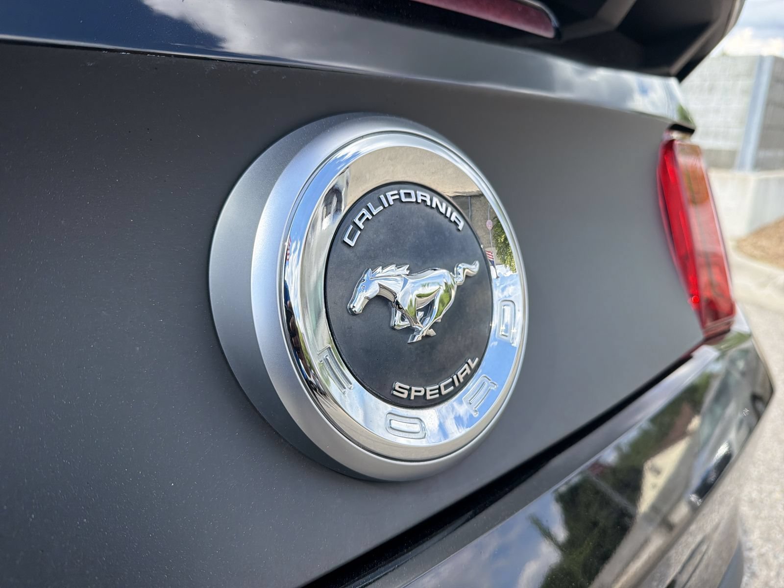 Used 2012 Ford Mustang GT Premium w/ Electronics Pkg RWD image 15