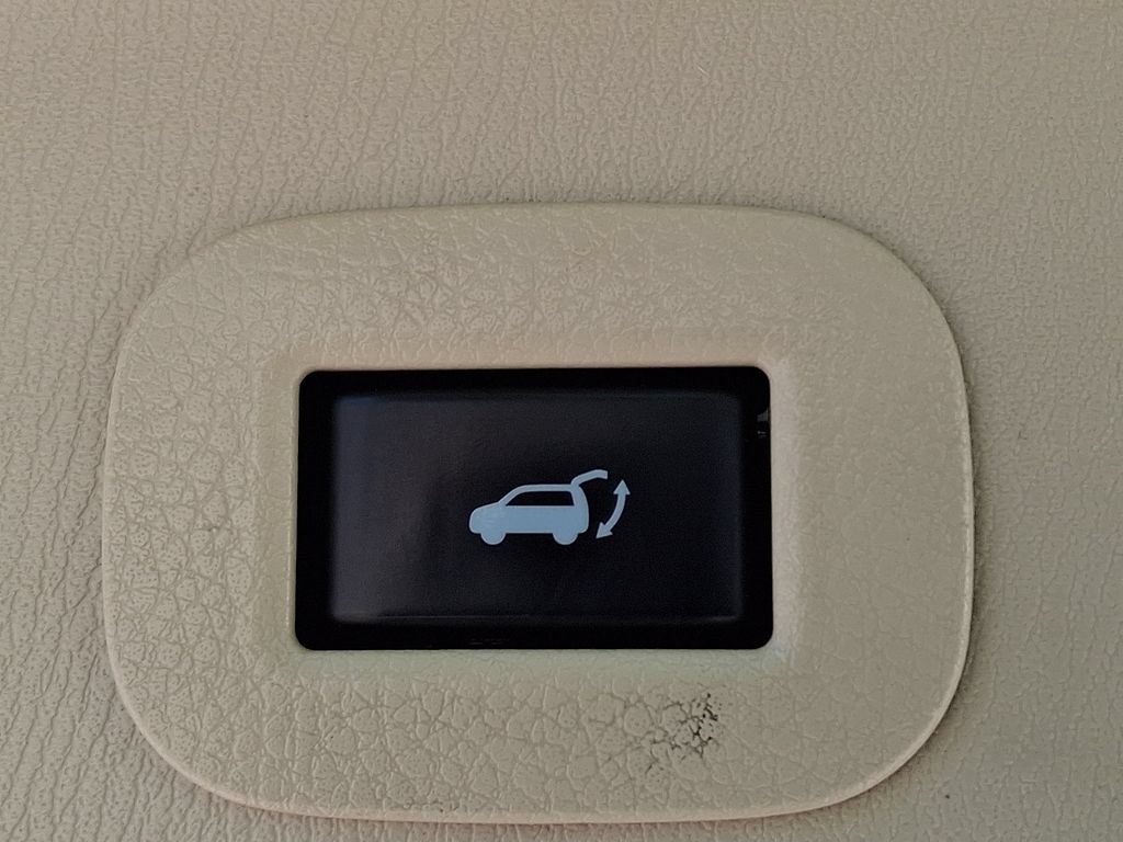 Used 2022 INFINITI QX80 Luxe w/ Cargo Package AWD/4WD image 29