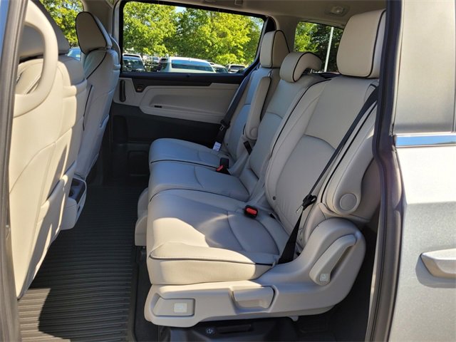 New 2026 Honda Odyssey Touring image 9