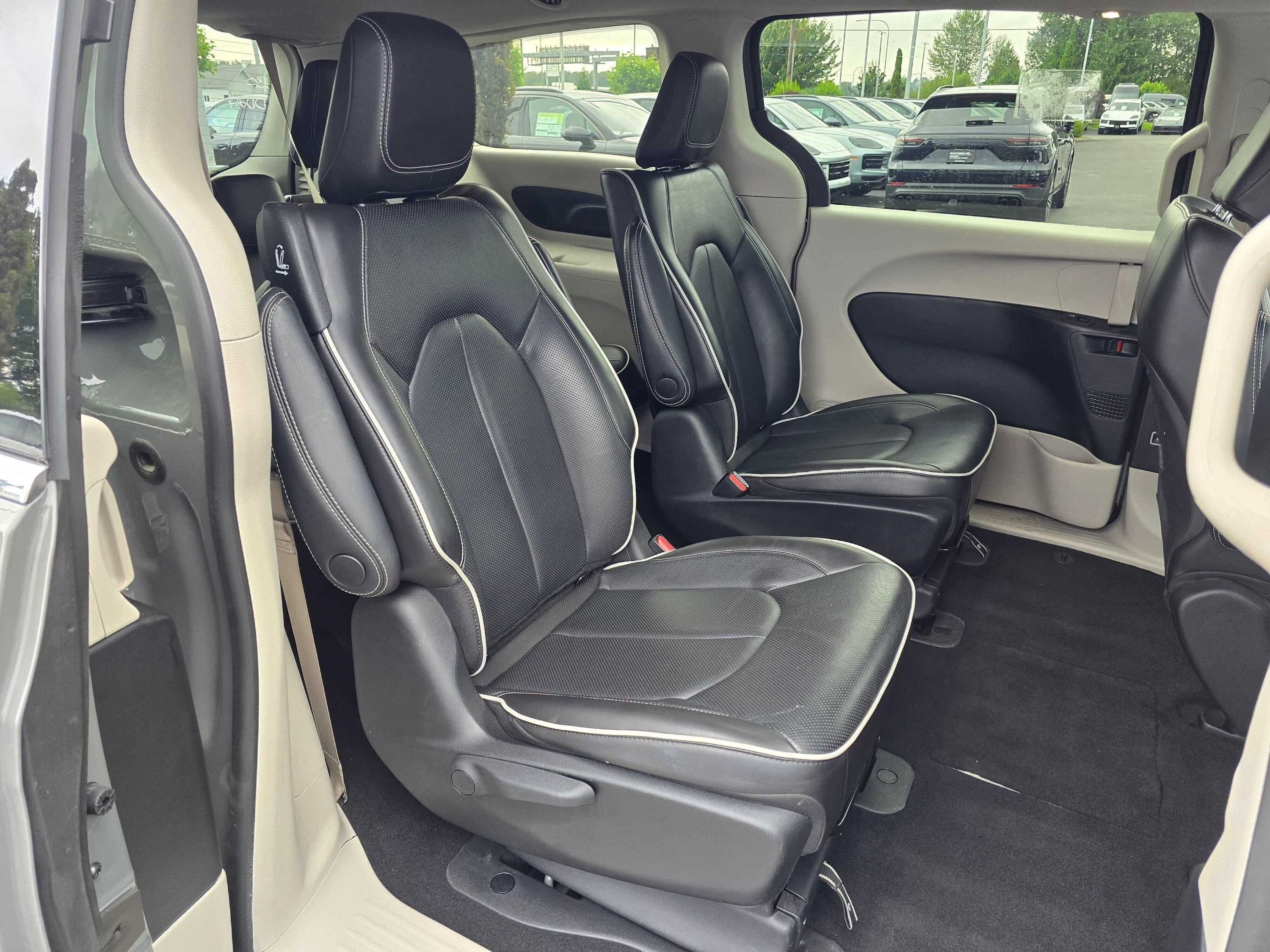 Used 2022 Chrysler Pacifica Limited FWD image 21