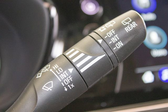 Used 2023 Buick Envision Avenir image 27