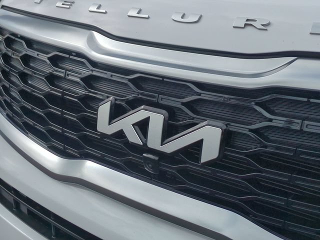 Certified 2022 Kia Telluride SX w/ Towing Package FWD image 10