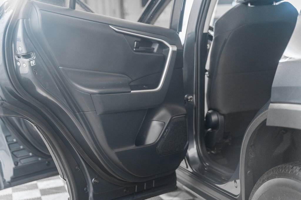 Used 2020 Toyota RAV4 LE image 32