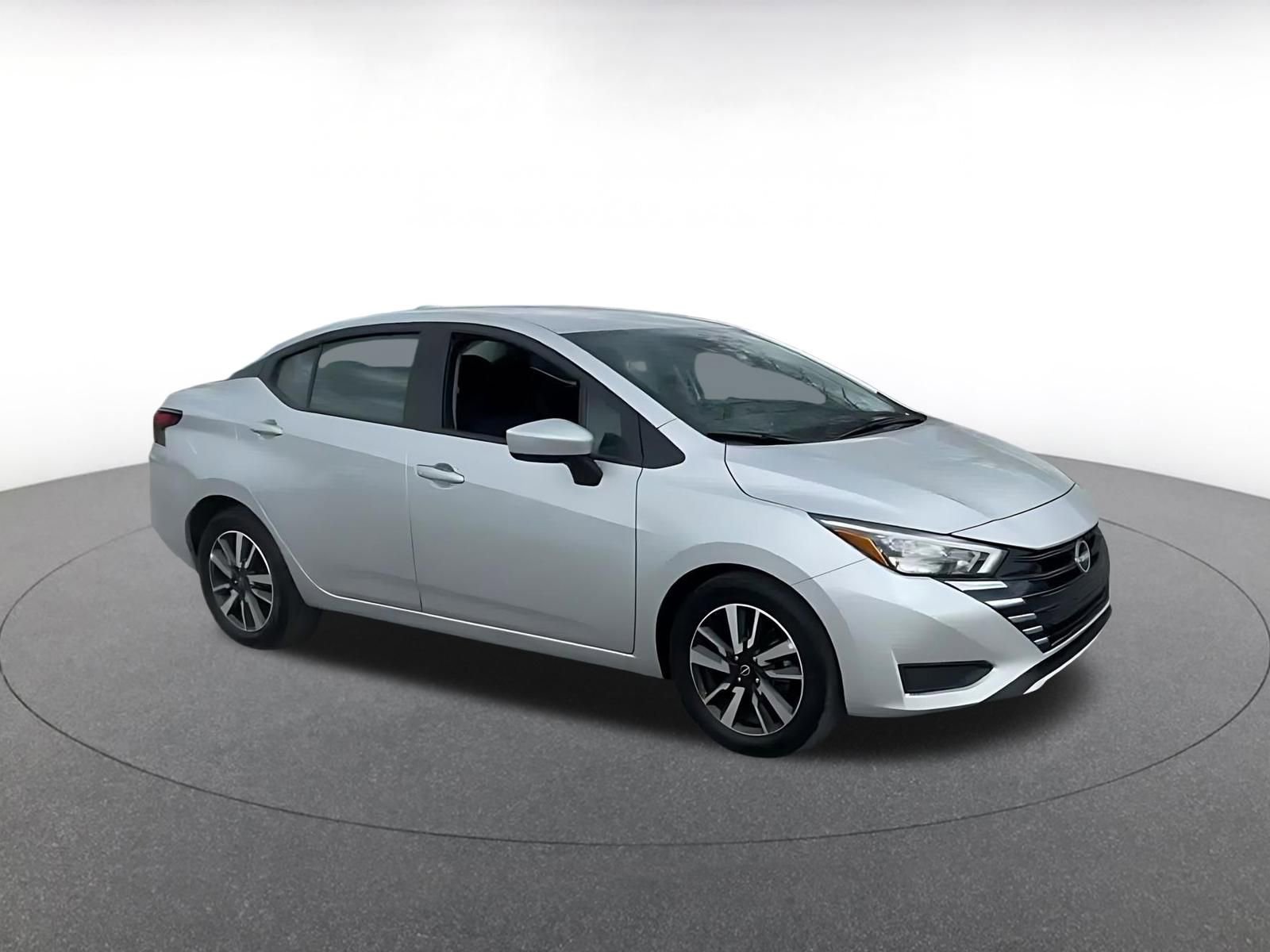 Used 2025 Nissan Versa SV FWD image 2