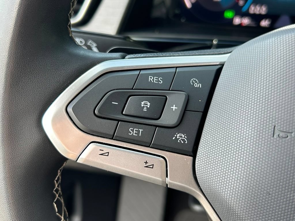 Used 2024 Volkswagen Atlas Cross Sport SE FWD image 20