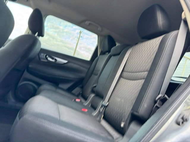 Used 2018 Nissan Rogue SV image 11