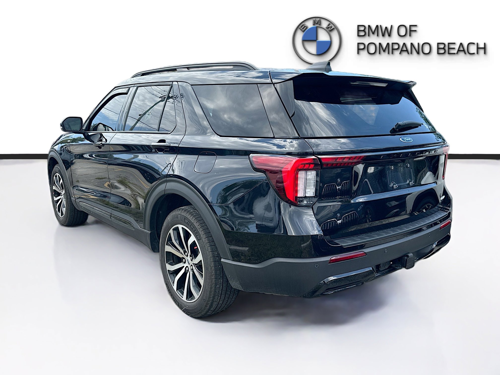 Used 2025 Ford Explorer ST-Line AWD/4WD image 4