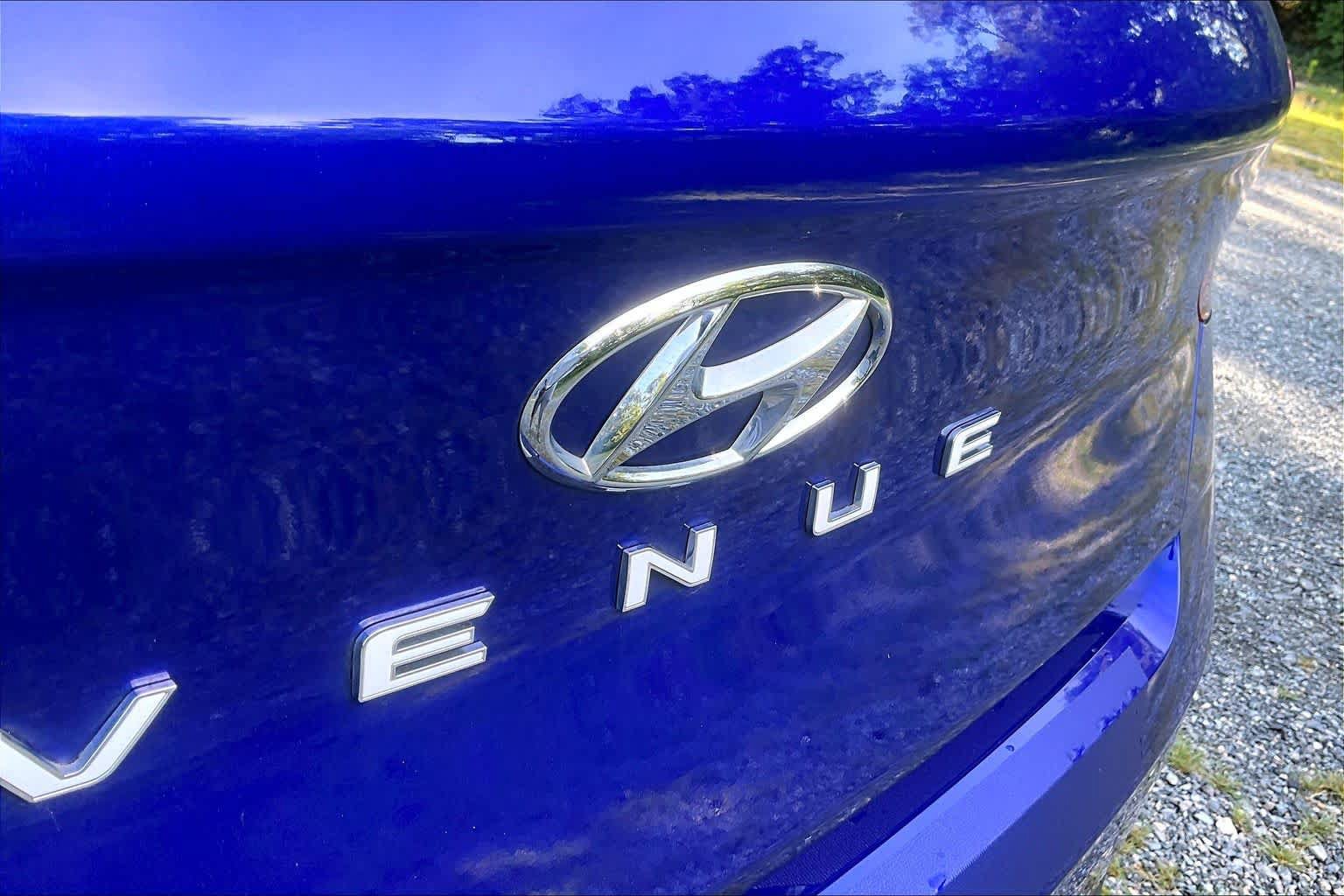 Used 2024 Hyundai Venue SEL FWD image 31