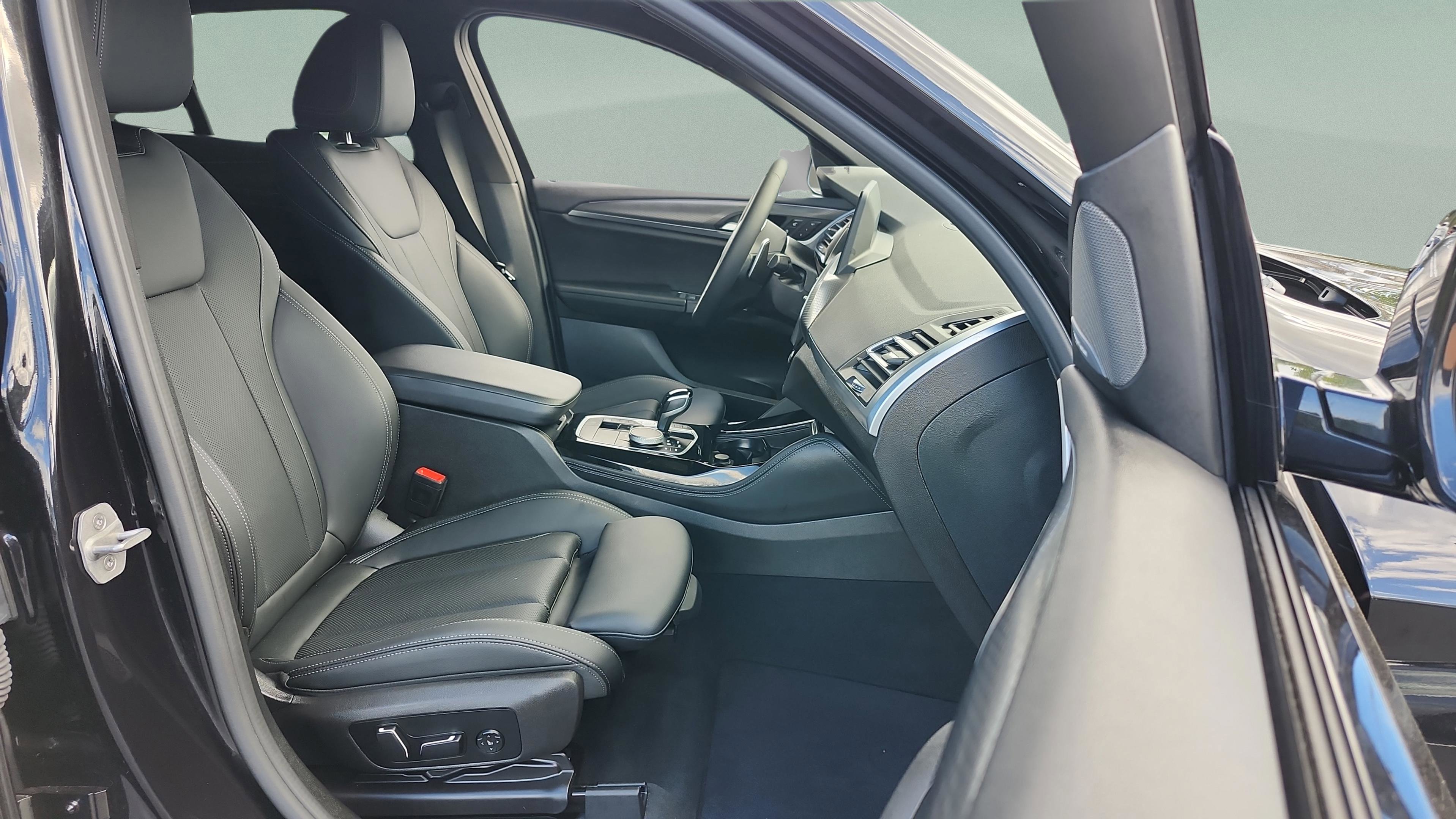 Certified 2025 BMW X4 xDrive30i w/ Premium Package image 19