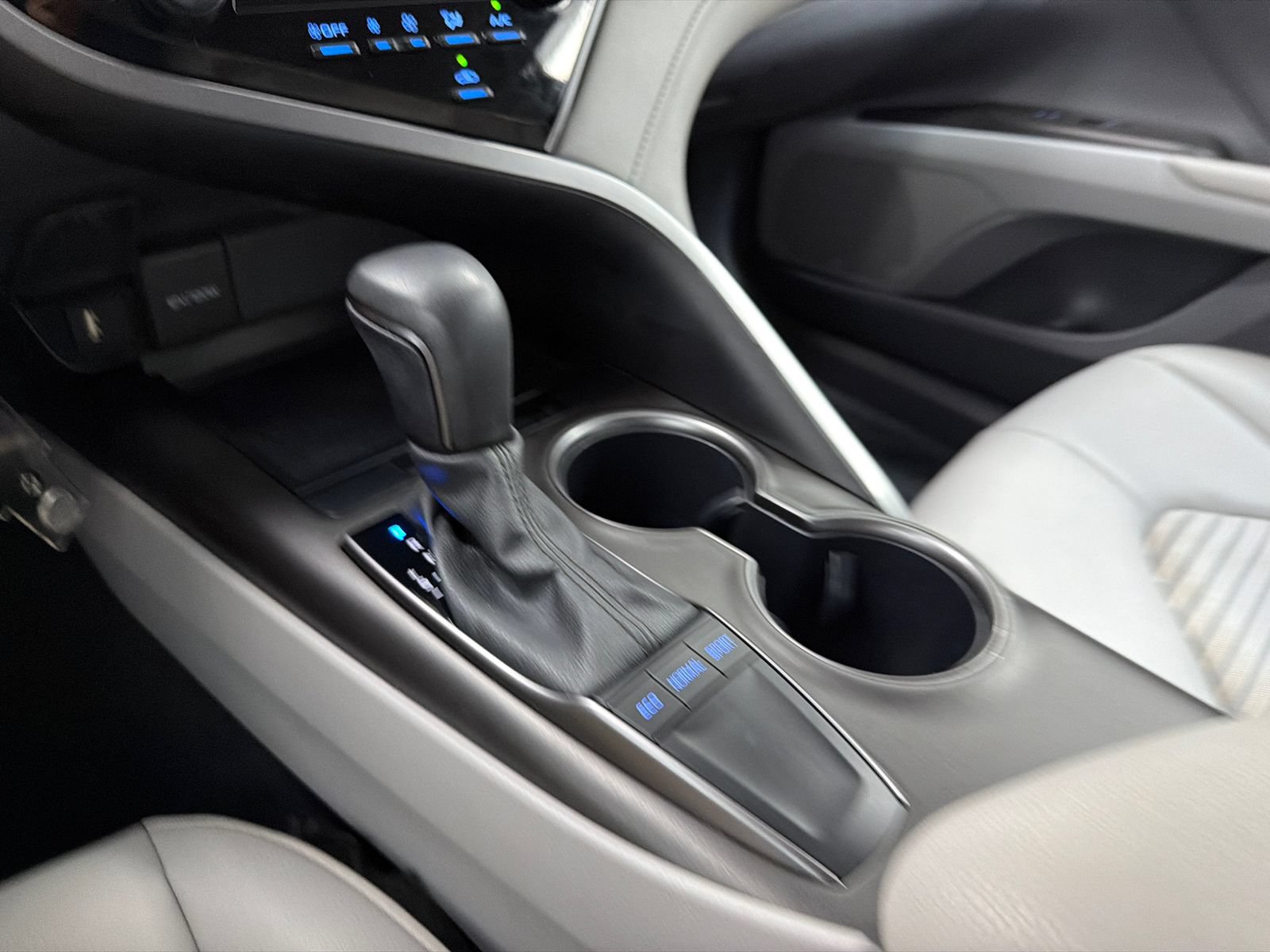 Used 2024 Toyota Camry SE FWD image 25