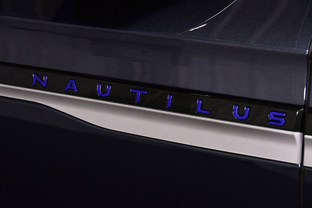 Used 2024 Lincoln Nautilus Reserve image 10