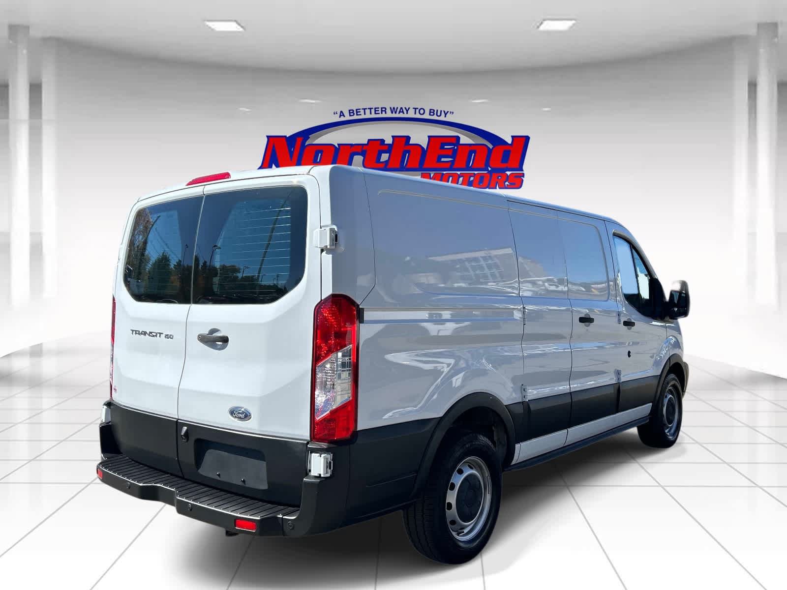Used 2019 Ford Transit 150 130 Low Roof RWD image 3