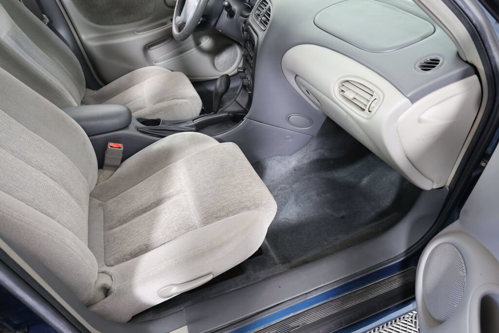 Used 2002 Oldsmobile Alero GL w/ Sun & Sound Pkg FWD image 26