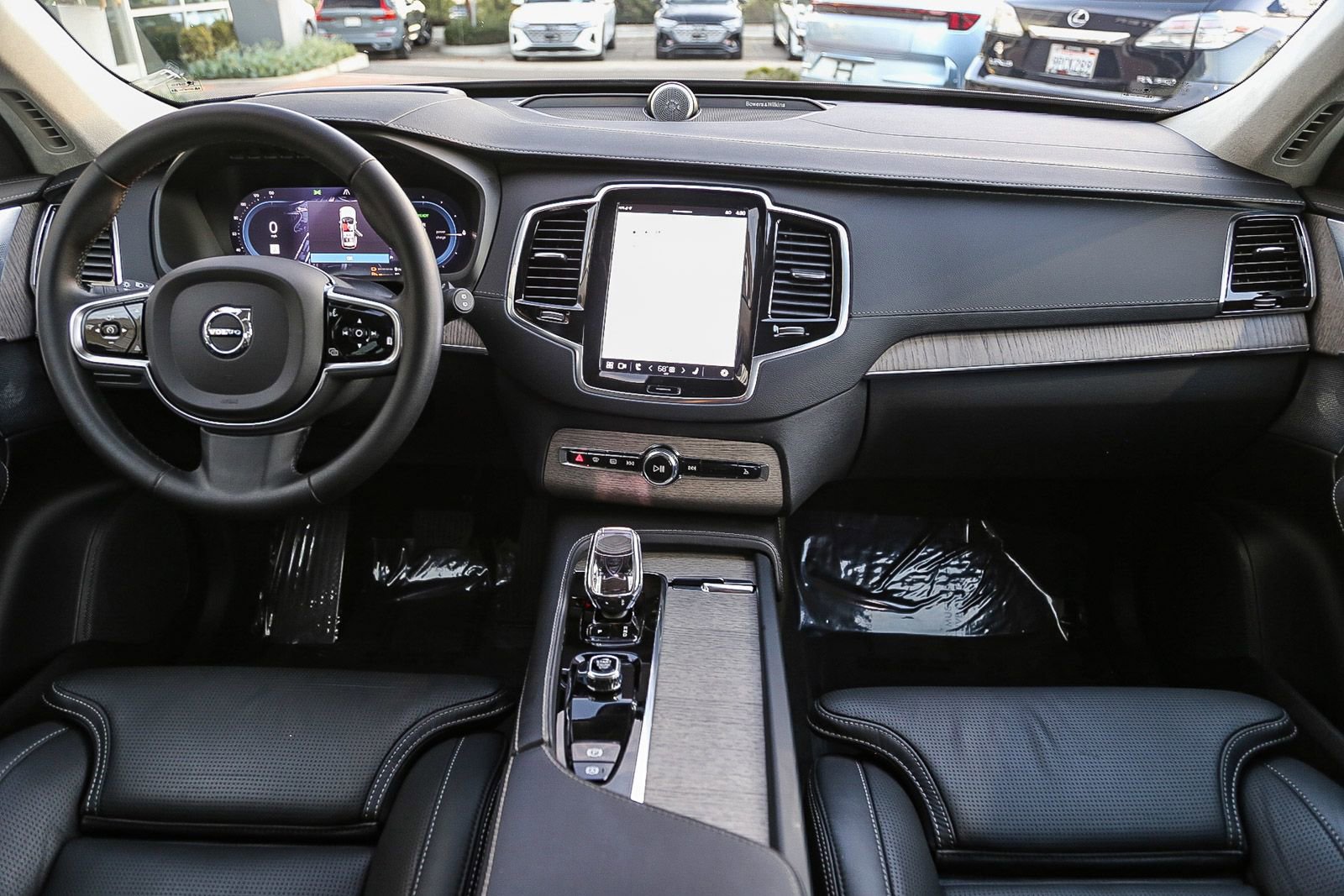 Used 2023 Volvo XC90 T8 Ultimate image 13