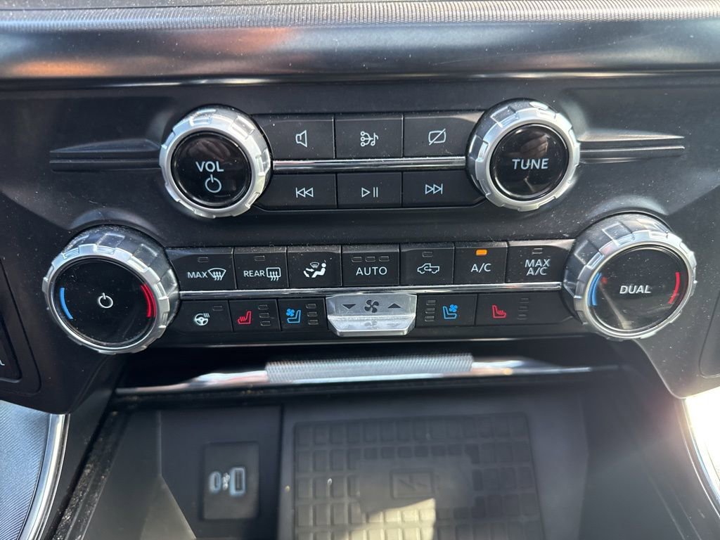 Certified 2022 Ford F150 Platinum w/ Equipment Group 701A High image 29