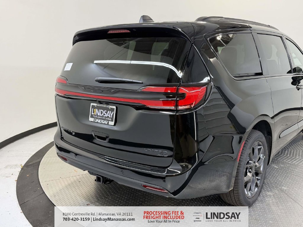New 2027 Chrysler Pacifica Limited AWD/4WD image 9