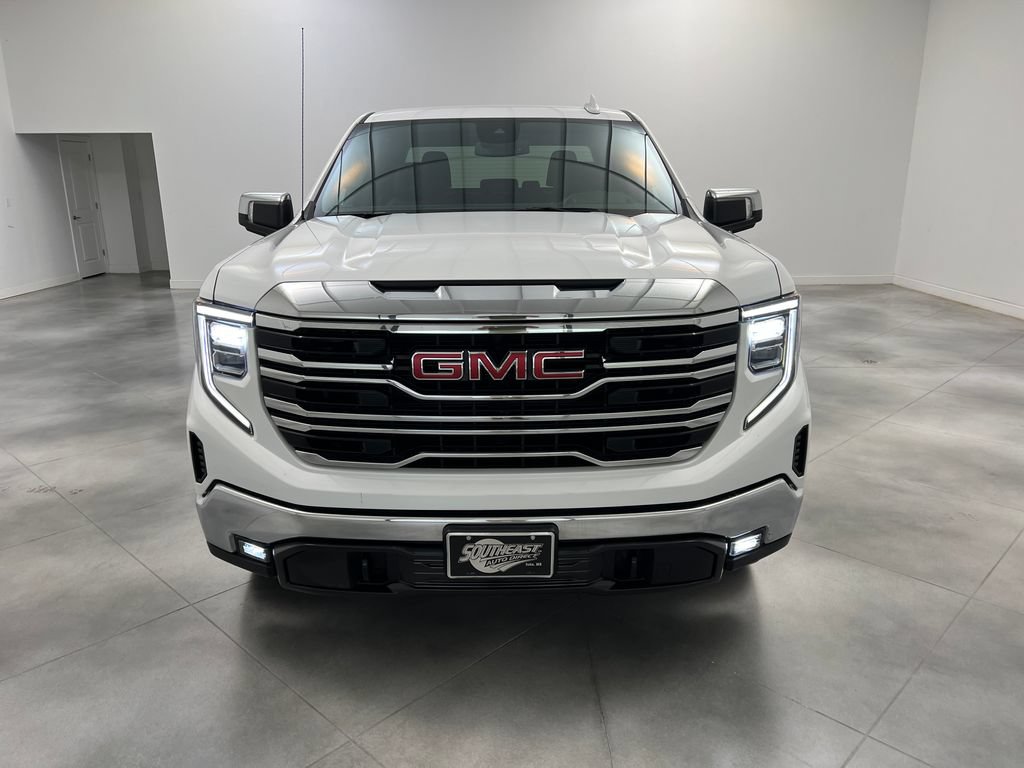 Used 2025 GMC Sierra 1500 SLT AWD/4WD image 3