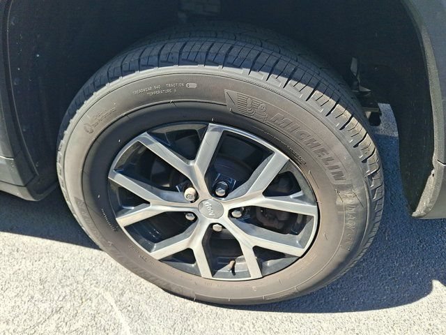 Used 2024 Jeep Grand Cherokee L Limited AWD/4WD image 4