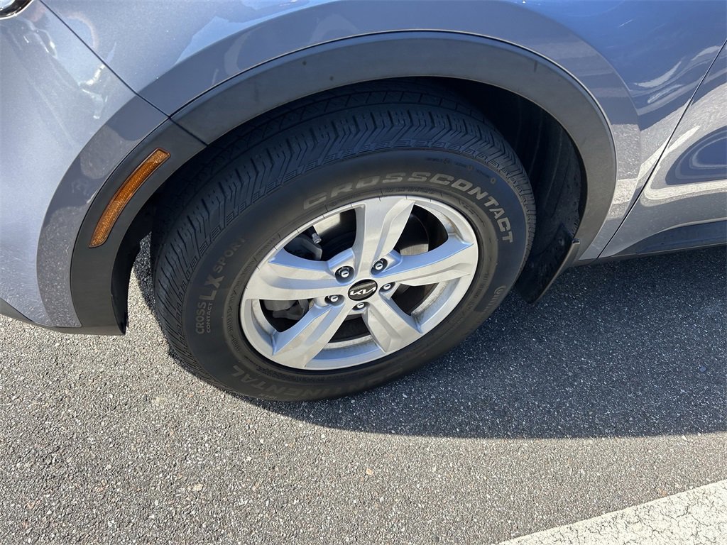 Used 2022 Kia Sorento LX image 5