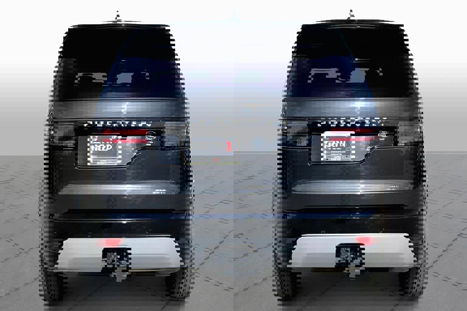 Used 2023 Land Rover Discovery Metropolitan Edition image 5