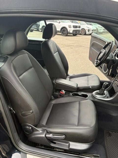 Used 2019 Volkswagen Beetle 2.0T S FWD image 11