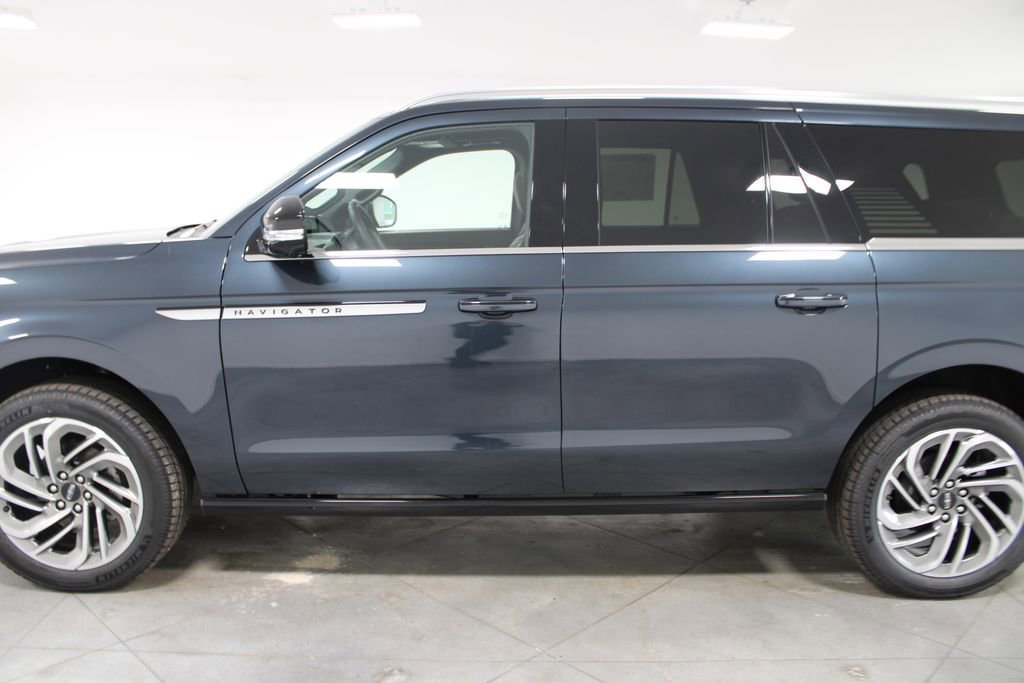 New 2026 Lincoln Navigator L Reserve AWD/4WD image 5