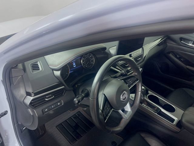 Used 2024 Nissan Altima 2.5 SR w/ SR Premium Package FWD image 10