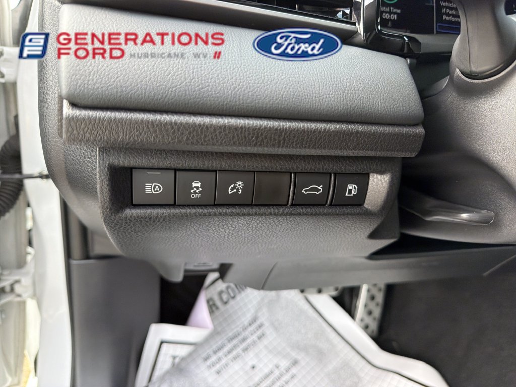 Used 2025 Toyota Camry XSE FWD image 18