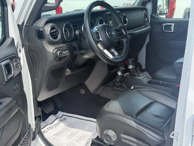 Used 2019 Jeep Wrangler Unlimited Sahara AWD/4WD image 13
