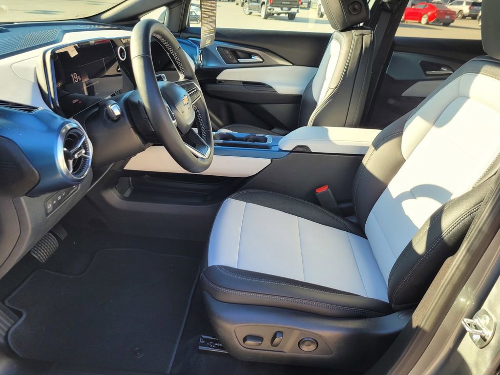 New 2026 Chevrolet Equinox EV LT image 12