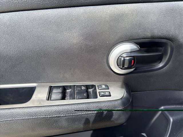 Used 2012 Nissan Versa Hatchback FWD image 19