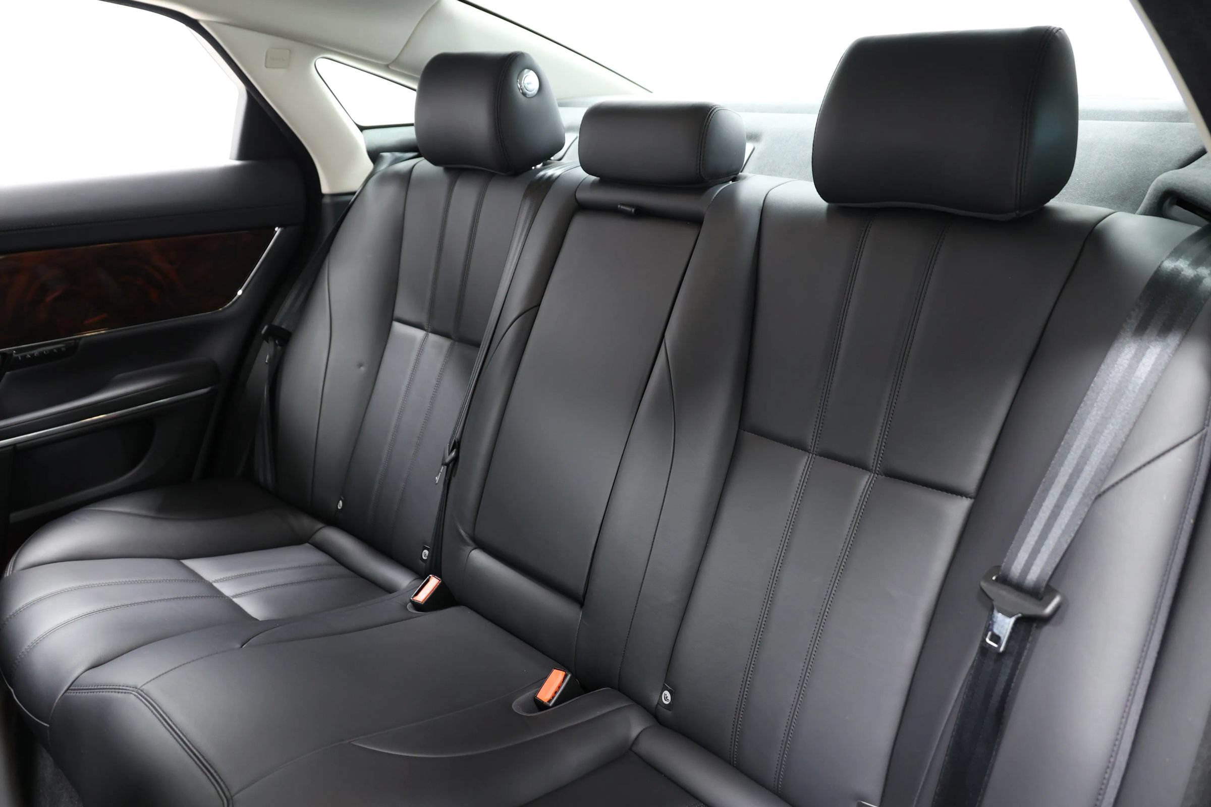 Used 2013 Jaguar XJ AWD image 3