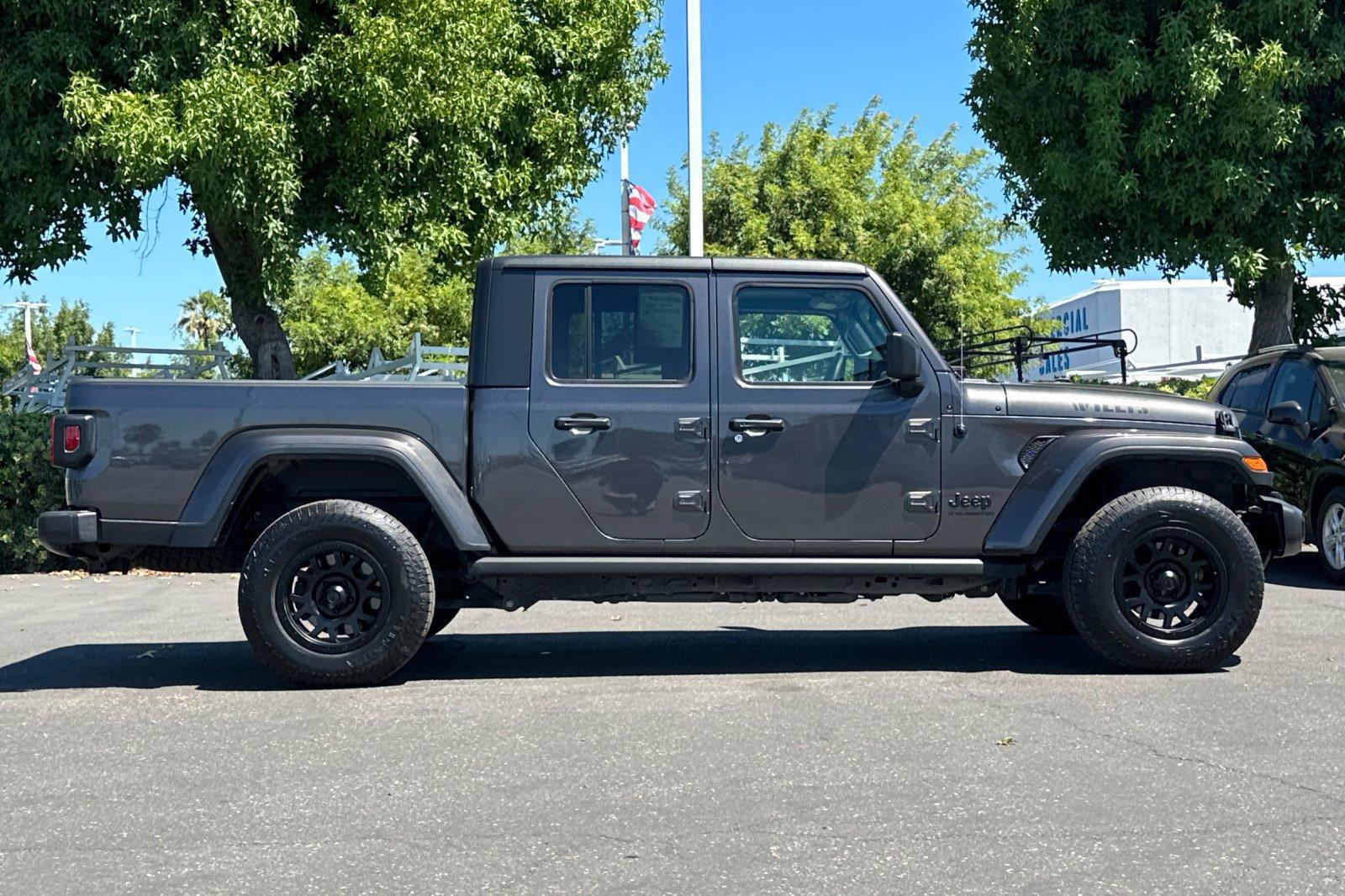 Used 2023 Jeep Gladiator Sport AWD/4WD image 2