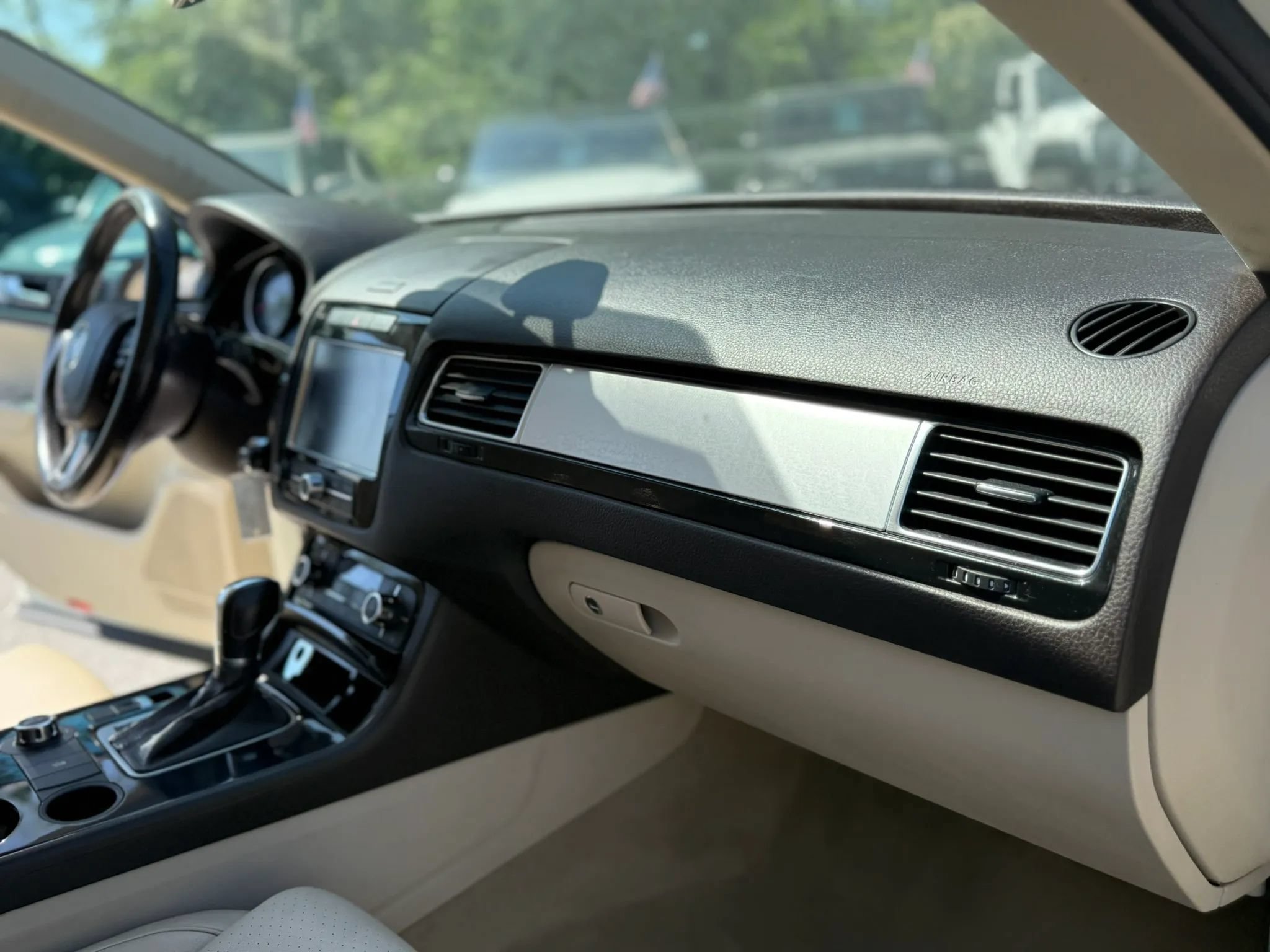 Used 2012 Volkswagen Touareg Sport AWD/4WD image 18