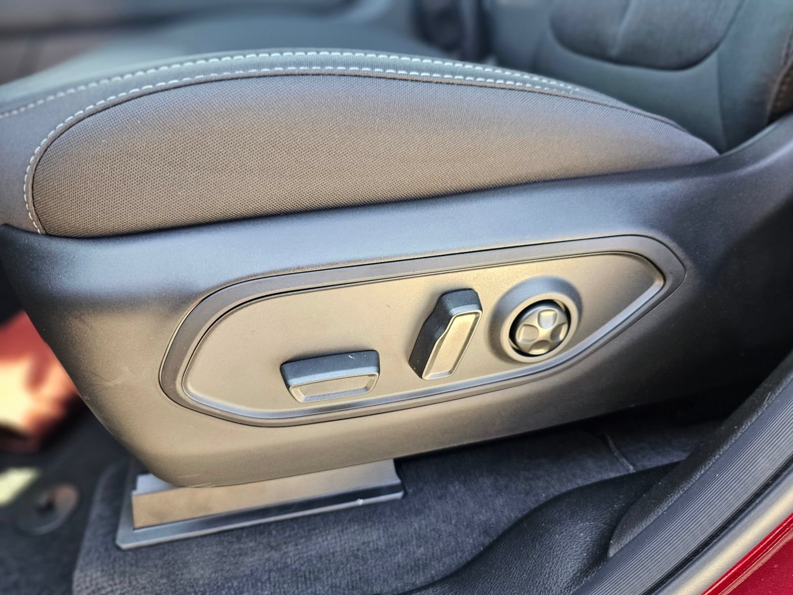New 2026 Jeep Grand Cherokee Laredo RWD image 21