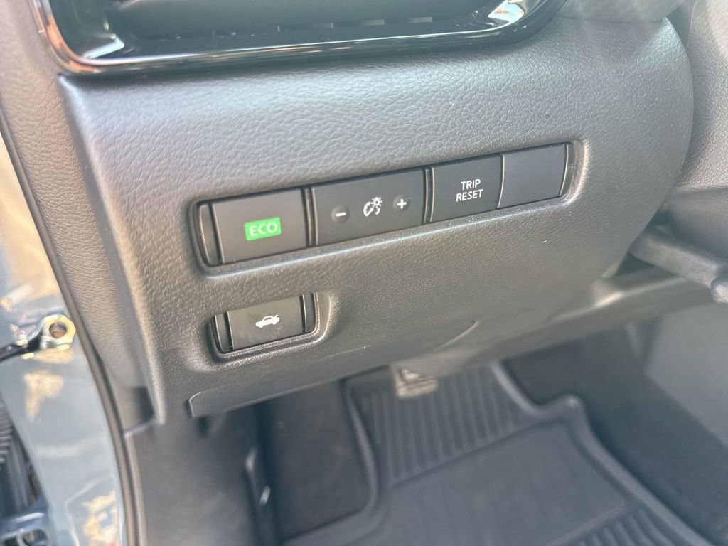 Used 2024 Nissan Sentra SR w/ SR Premium Package image 18