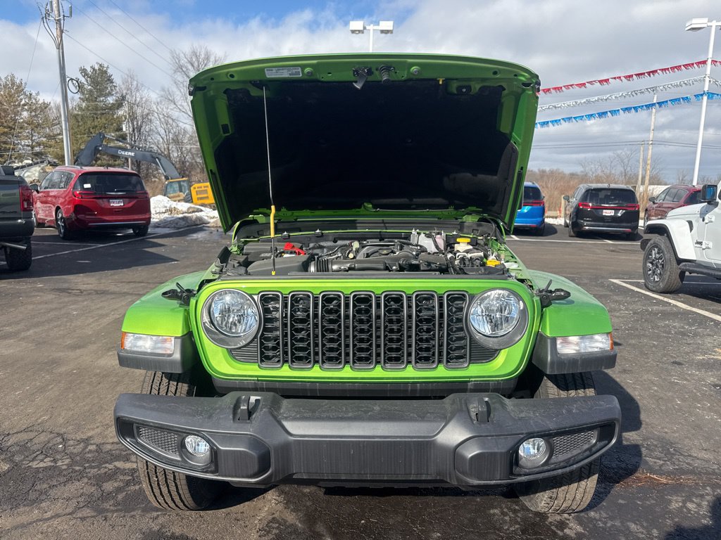 New 2025 Jeep Gladiator Sport AWD/4WD image 16