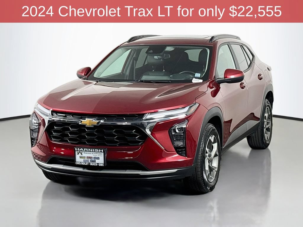 Used 2024 Chevrolet Trax LT w/ Sunroof Package FWD image 3