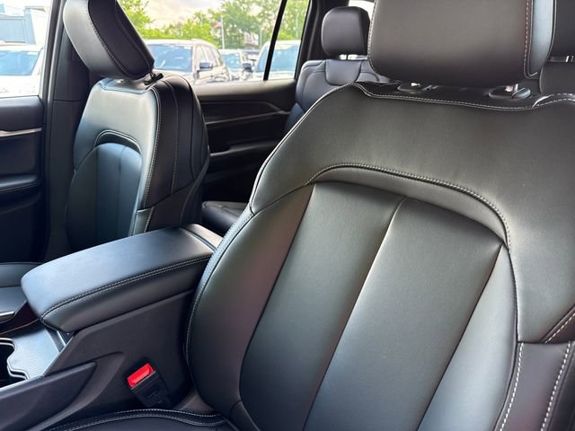 New 2026 Jeep Grand Cherokee L Limited w/ Limited Altitude Package AWD/4WD image 26