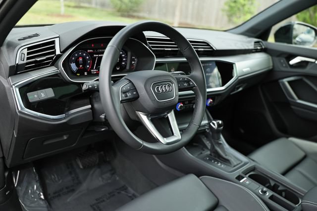 Used 2025 Audi Q3 2.0T Premium w/ Convenience Package AWD/4WD image 19