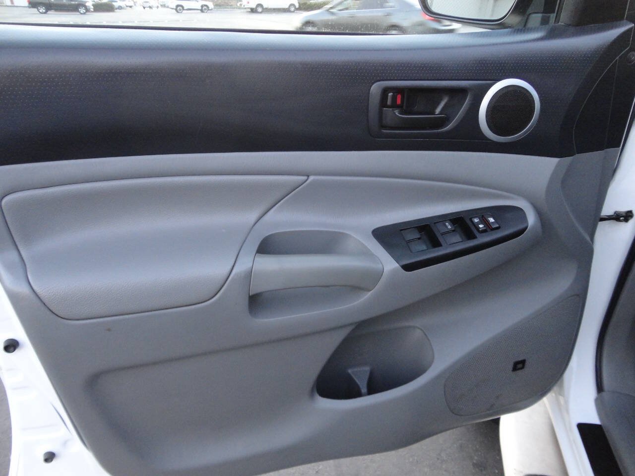 Used 2015 Toyota Tacoma PreRunner w/ TRD Sport Package RWD image 12