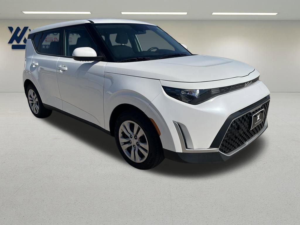 Used 2023 Kia Soul LX image 9