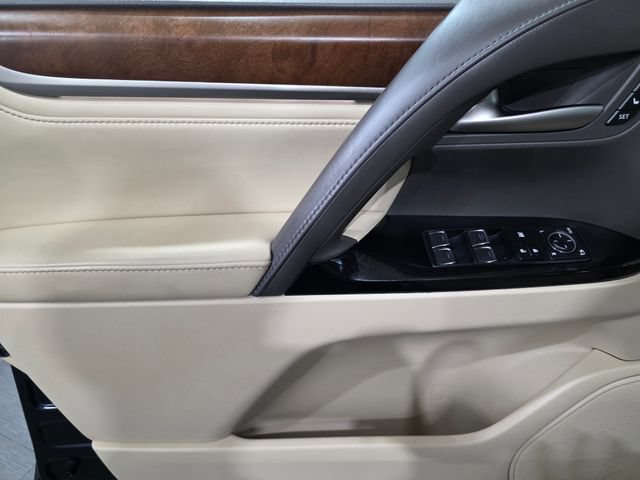 Used 2018 Lexus LX 570 4WD w/ Luxury Package image 10
