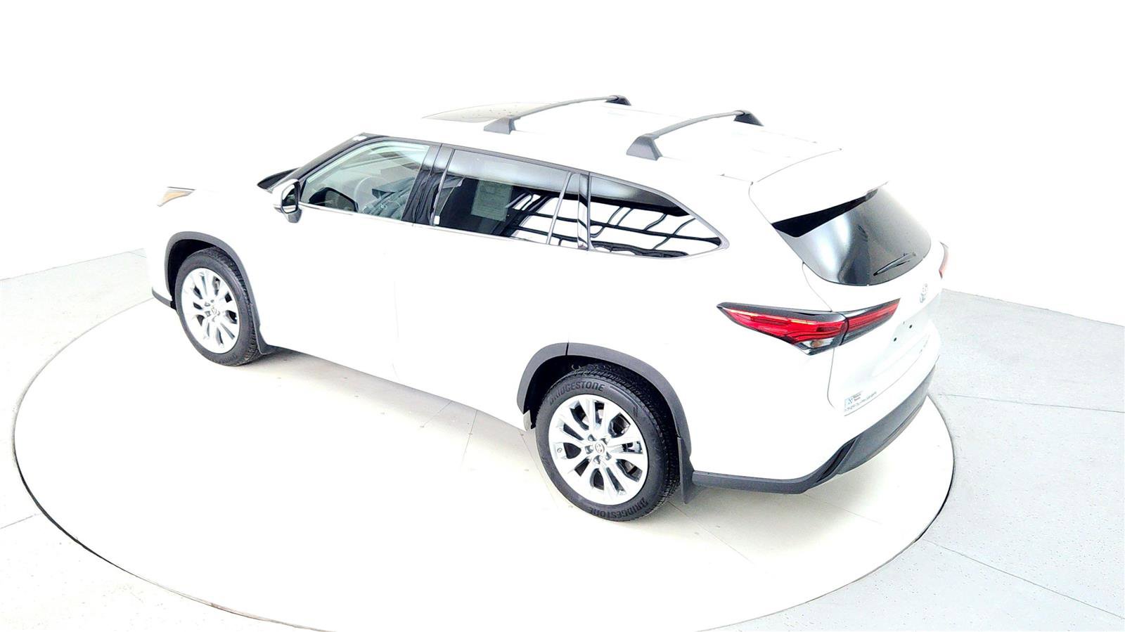 Used 2023 Toyota Highlander Limited image 16